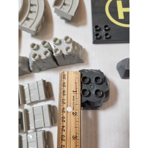 Mega Bloks Train Track Lot – Gray Rails + Extras - Picture 5 of 12